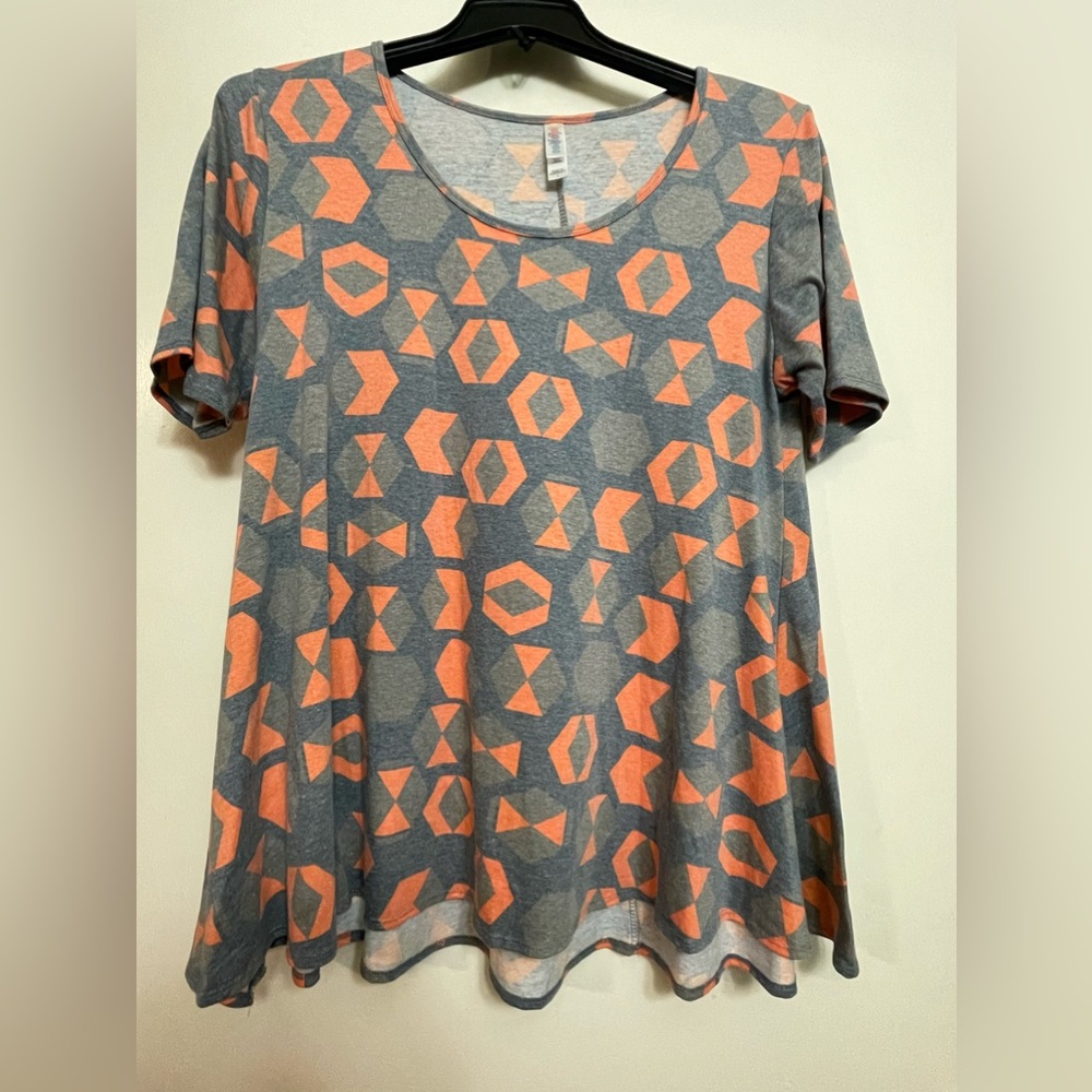 ‼️🎉Reasonable Offers Accepted🎉‼️ LuLaRoe Shirt
